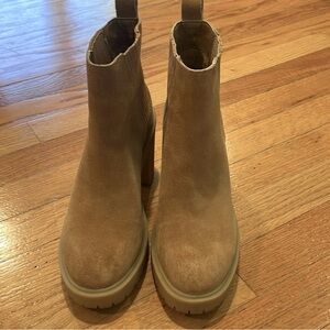 Dolce Vita Cognac suede boots with rubber soles size 6 👢